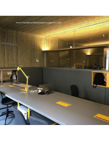 PRIMER EDIFICIO DEL MUNDO FORRADO DE PAREDES Y TECHOS CON ESPARTO NATURAL