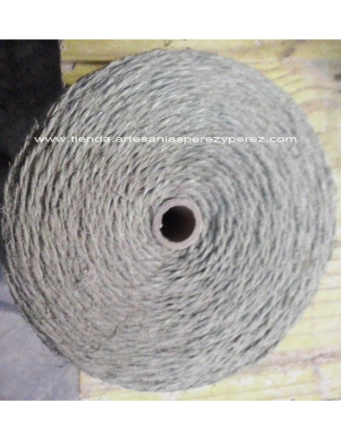 Bobina de cuerda de sisal tintada en verde