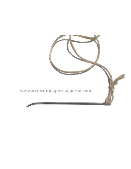 Aguja para coser con punta curvada