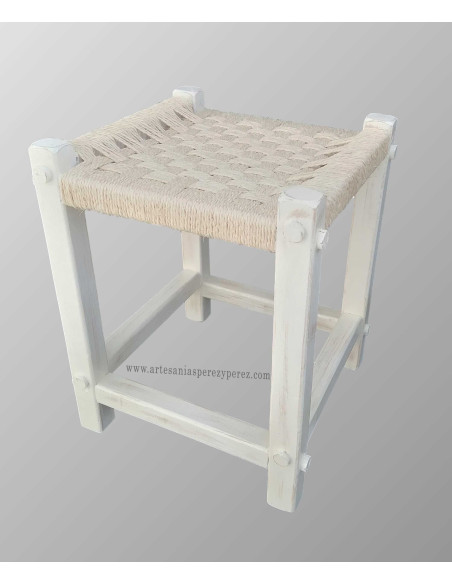 Taburete a la tiza con asiento de sisal natural