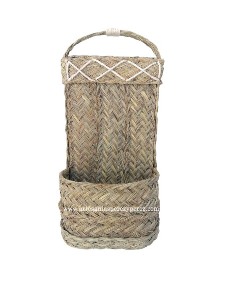 Circular wall plant pot in natural esparto with wood handle