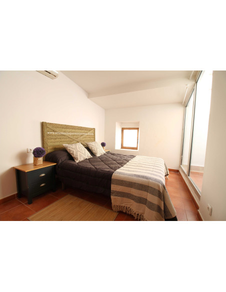 Cabecero de cama con cruz diagonal