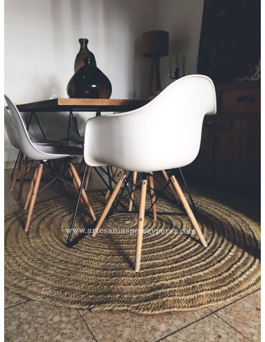 Tapis ronds en sparte naturel, idéaux pour le sol ou la décoration.