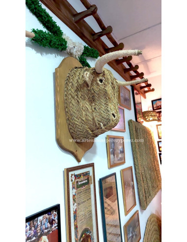 DECORAÇÃO COM ESPARTO NO BAR "LA TERTULIA" (SEVILHA)