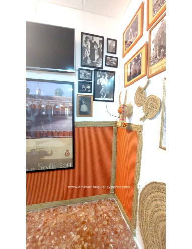 DECORAÇÃO COM ESPARTO NO BAR "LA TERTULIA" (SEVILHA)