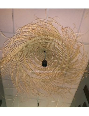 Open round cone lampshade in natural esparto with fringes