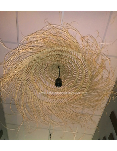 Open round cone lampshade in natural esparto with fringes