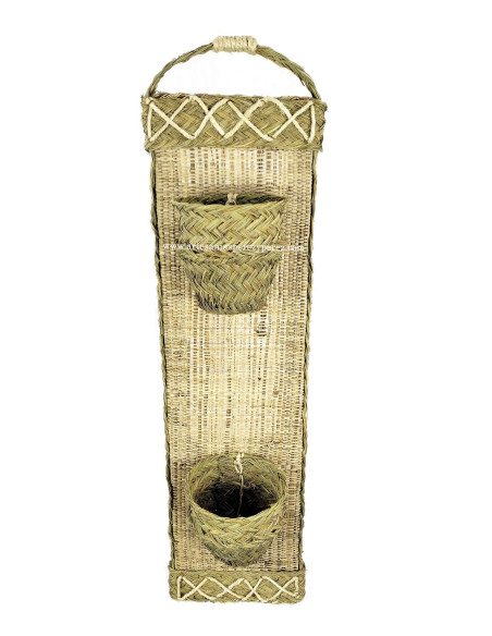 Wall plant pot with wooden structure in natural and raffia esparto