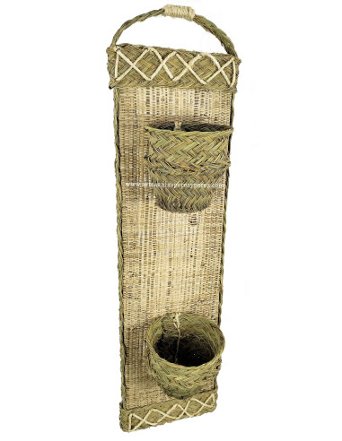 Vaso de parede com estrutura de madeira na esparto e ráfia natural
