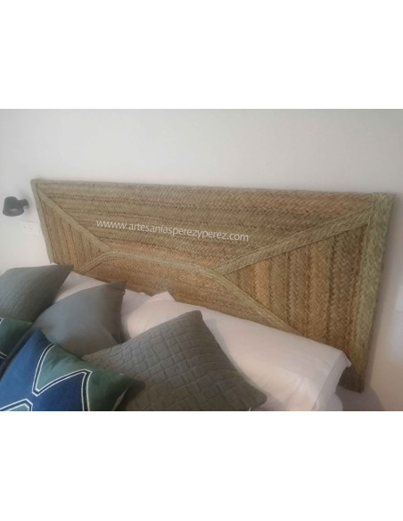 Cabecero de cama de esparto con doble cruz diagonal