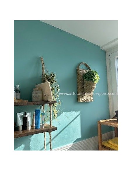 Wall plant pot with wooden structure and natural esparto