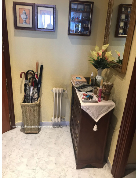Esparto umbrella stand with iron frame
