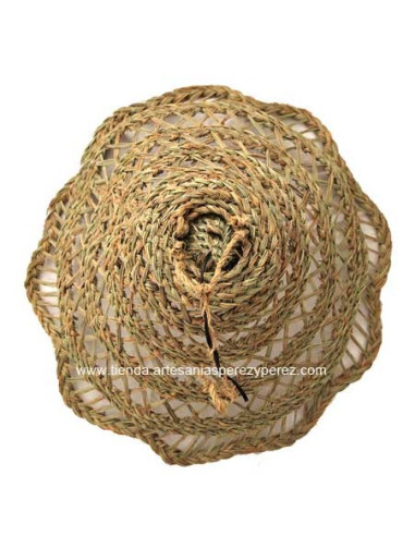 Lámpara cono de esparto calada