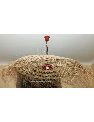 Lámpara calada de esparto natural con flecos y embellecedor cerámico