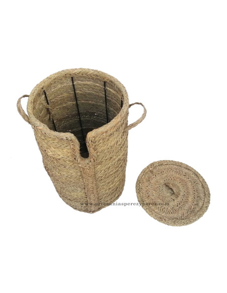 Round esparto basket with wheels and lid