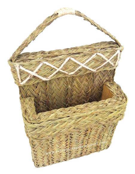 Revistero em esparto com corda de sisal decorativa