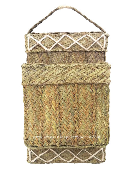 Revistero de esparto con cuerda de sisal decorativa