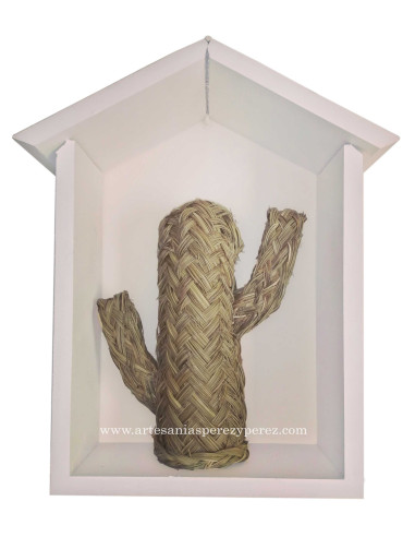 Estantería casita con cactus de esparto natural