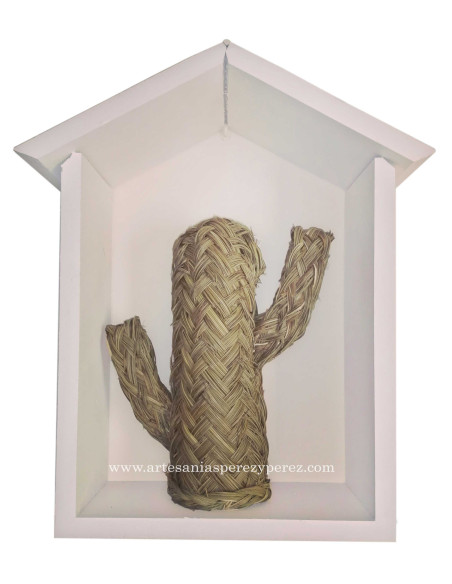 Estantería casita con cactus de esparto natural