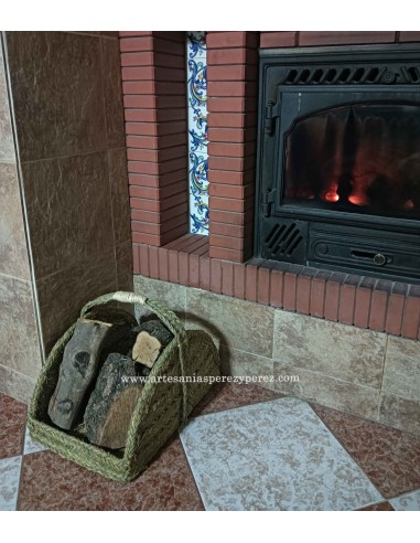 Leñera arca de esparto natural con armazón de forja