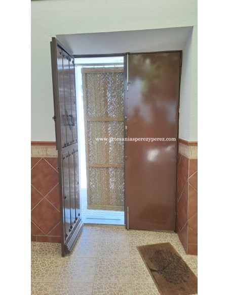 SLIDING NATURAL ESPARTO PANELS FOR SUN PROTECTION